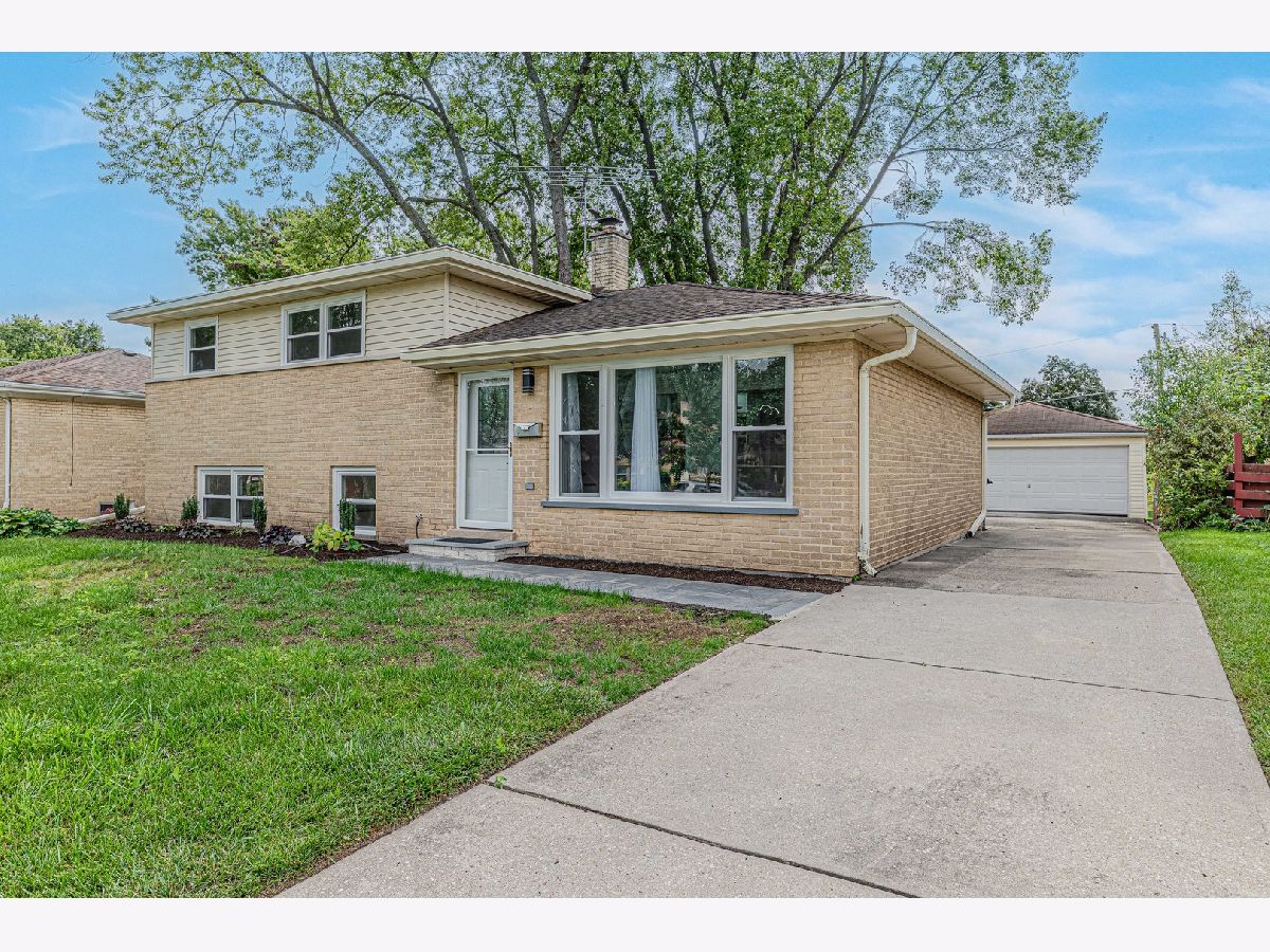  For Sale Wheeling Illinois, 1321 Marcy Lane
