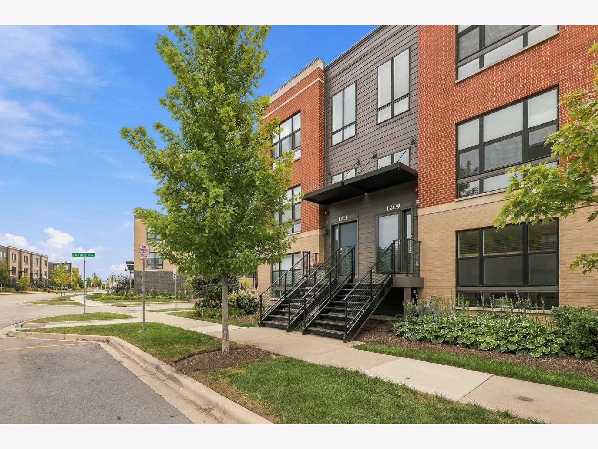  For Sale Schaumburg Illinois, 1209 Lakepointe Drive