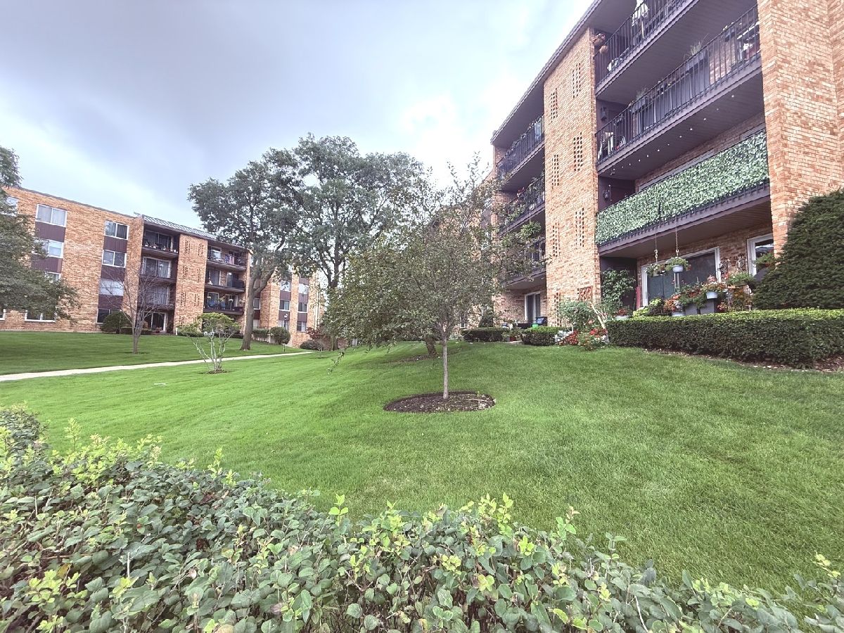  For Sale Mount Prospect Illinois, 502 Huntington Commons Road