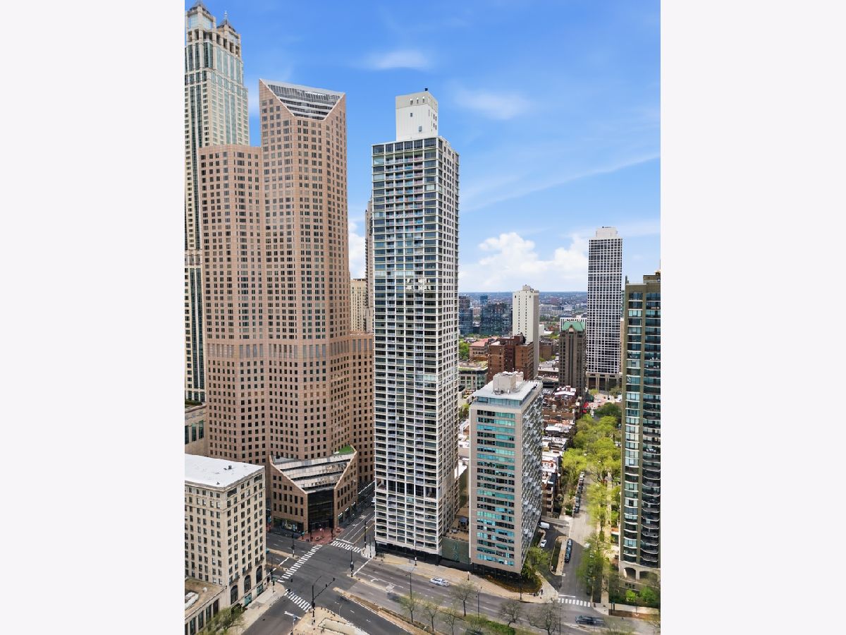 Condominiums For Sale Lake Shore Plaza Chicago Illinois, 1000 Lake Shore Plaza