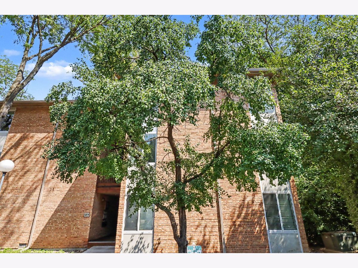  For Sale Lisle Illinois, 5809 Oakwood Drive