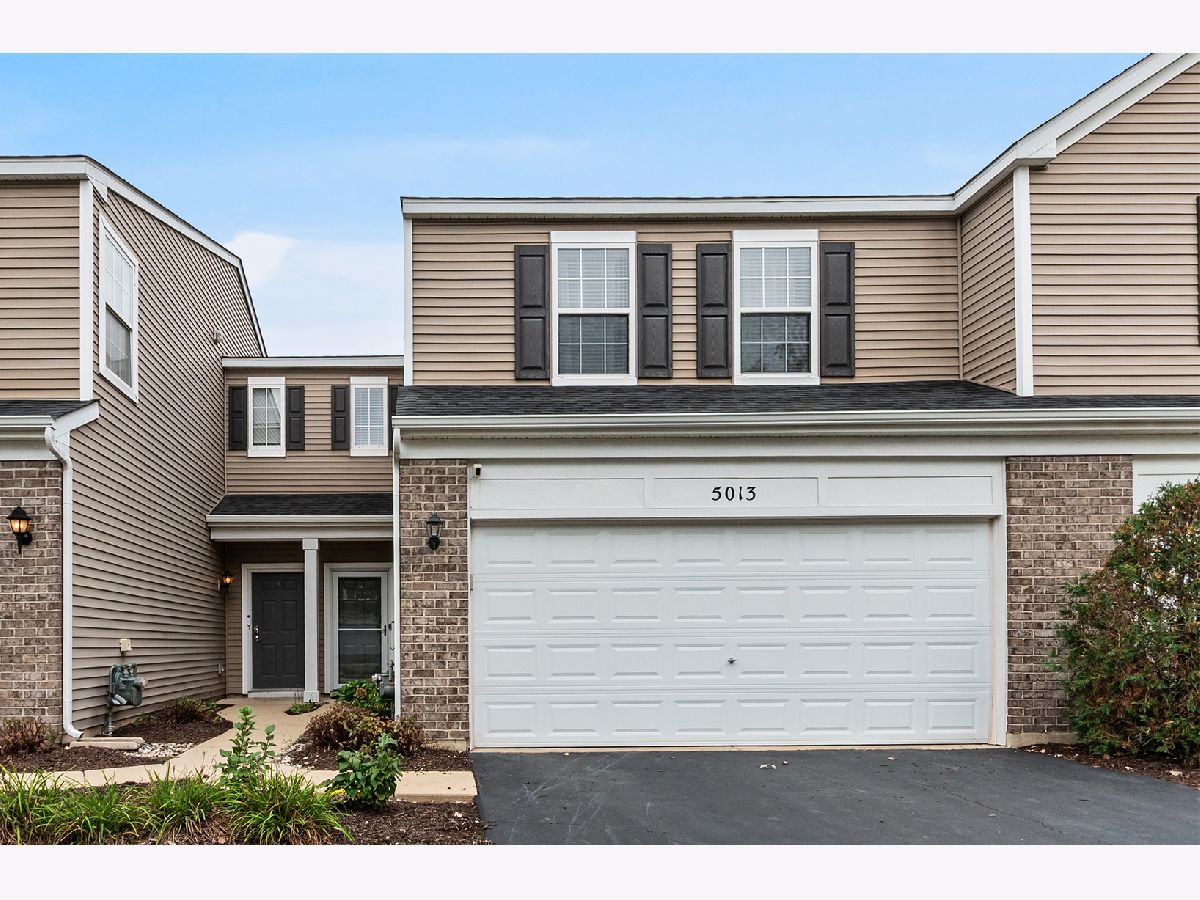 Townhomes & Condos & Homes For Sale Hampton Glen Plainfield Illinois, 5013 Montauk Drive