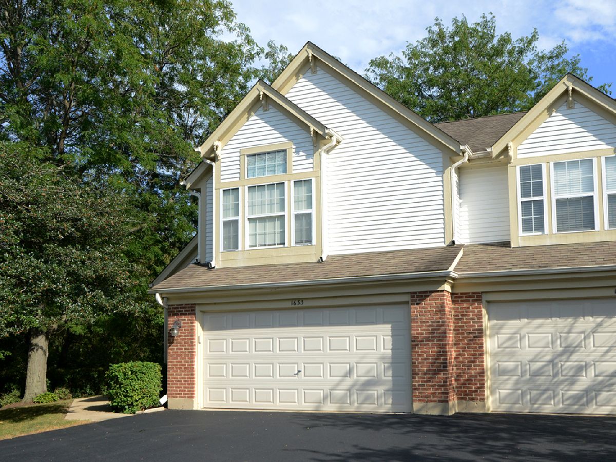Townhomes & Condos & Homes For Sale Essex Village Crystal Lake Illinois, 1633 Penny Lane