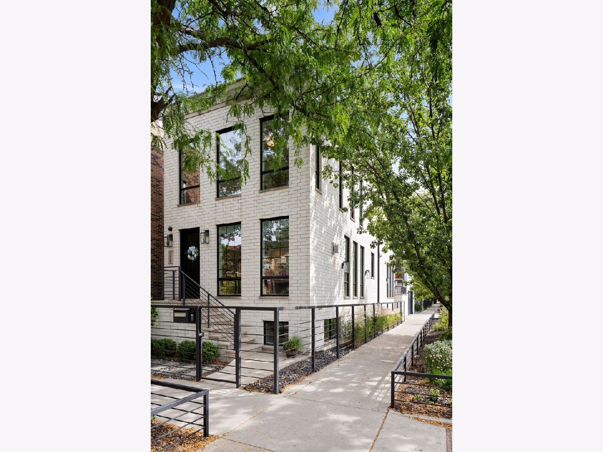  For Sale Chicago Illinois, 2057 Oakley Avenue