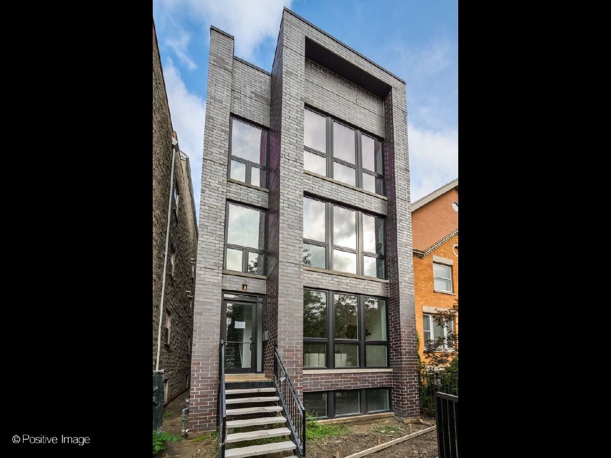  For Sale Chicago Illinois, 2847 Damen Avenue