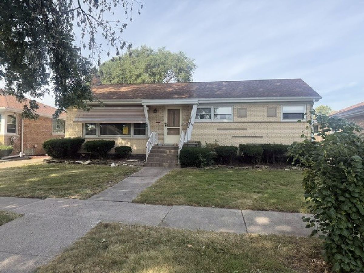  For Sale Evergreen Park Illinois, 9426 Avers Avenue