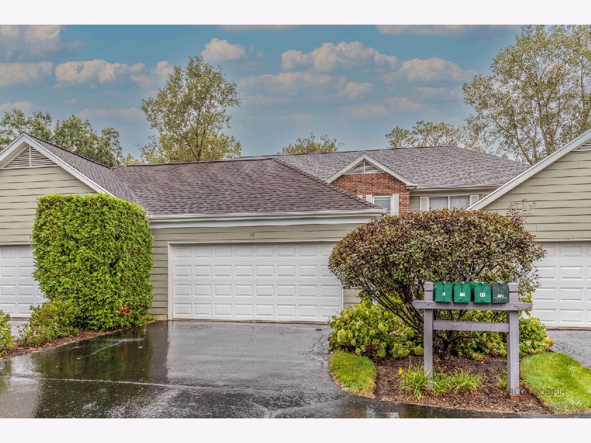 Townhomes For Sale Sutton Place Lincolnshire Illinois, 10 Newcastle Lane