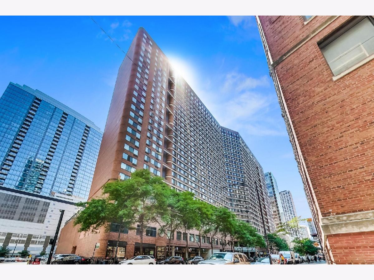 Condominiums For Sale Grand Ohio Chicago Illinois, 211 Ohio Street