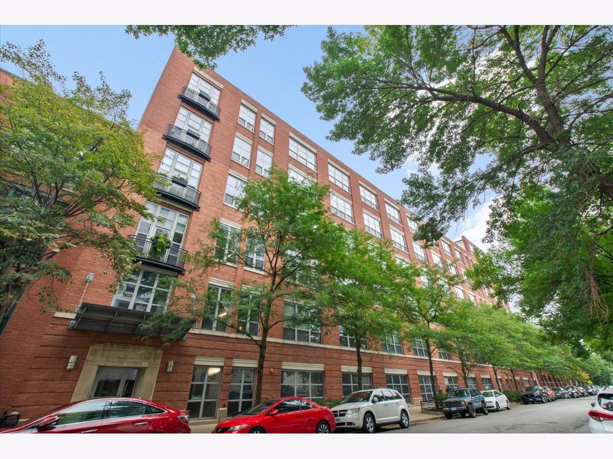  Rented Chicago Illinois, 1735 Paulina