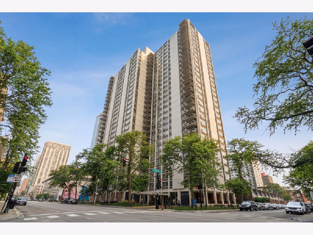 Condominiums Rented Eliot House Chicago Illinois, 1255 Sandburg