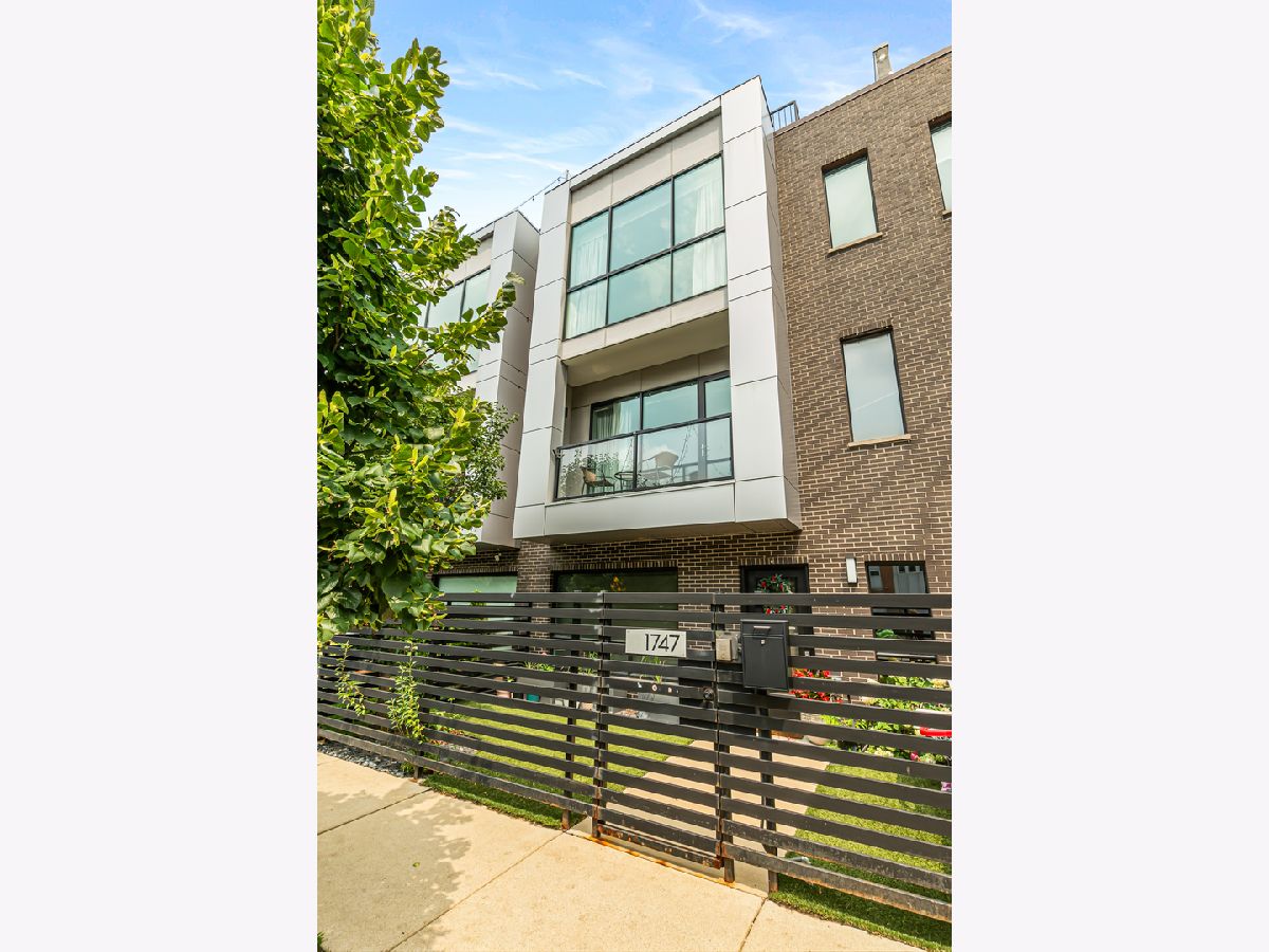  For Sale Chicago Illinois, 1747 Winnebago Avenue