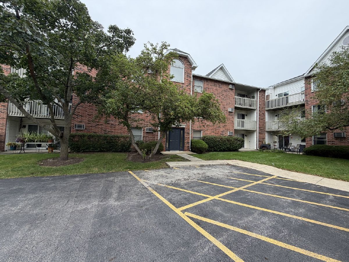 Condominiums For Rent Prairie Point Lake In The Hills Illinois, 1351 Cunat