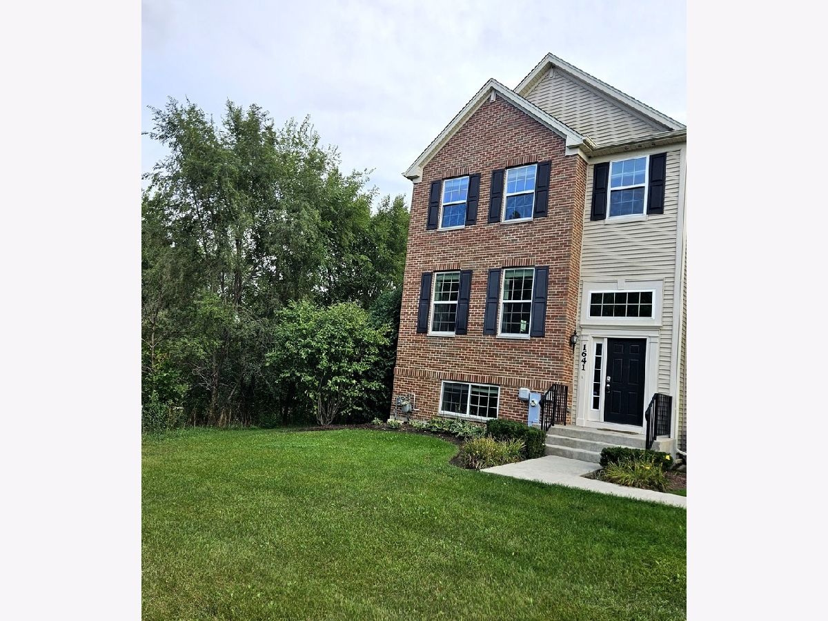  For Rent South Elgin Illinois, 1641 Deer Pointe