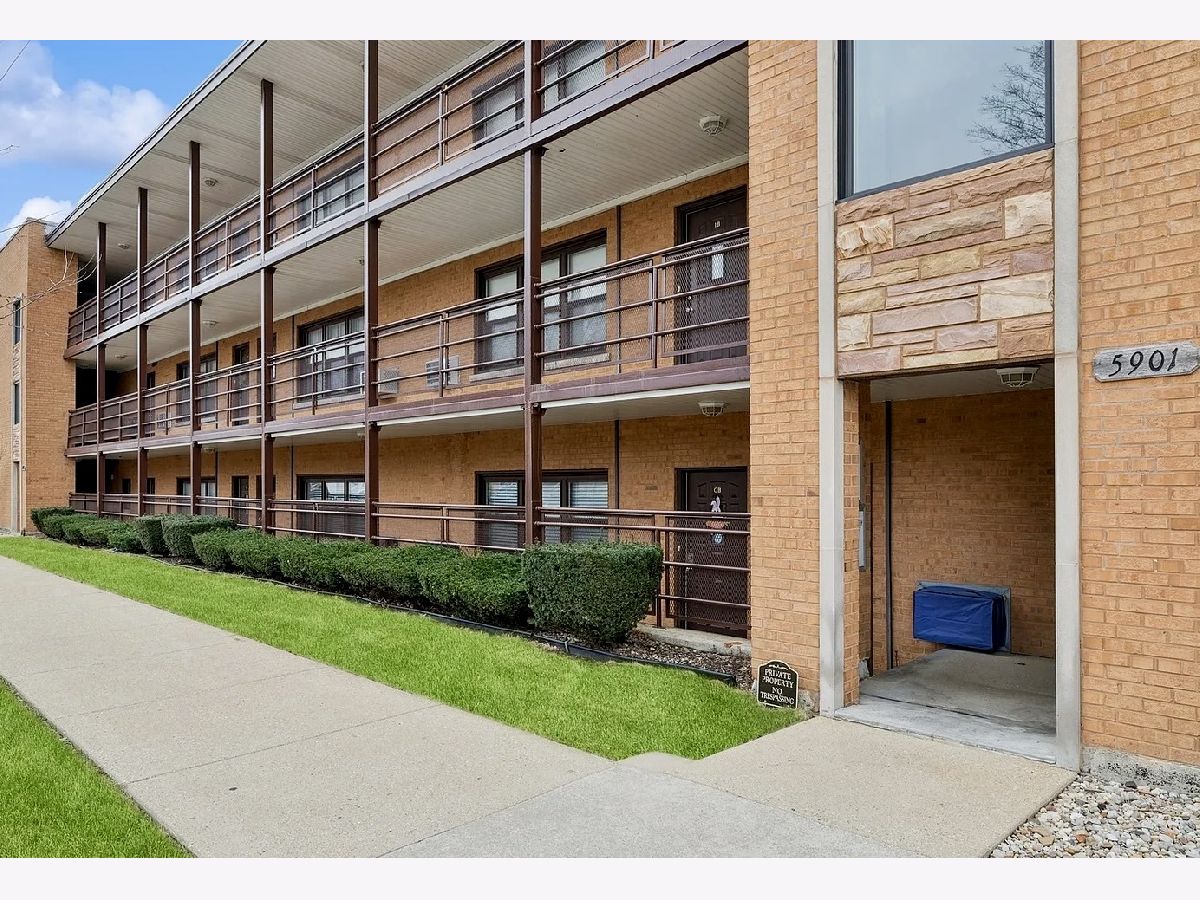  For Sale Chicago Illinois, 5901 Naper Avenue