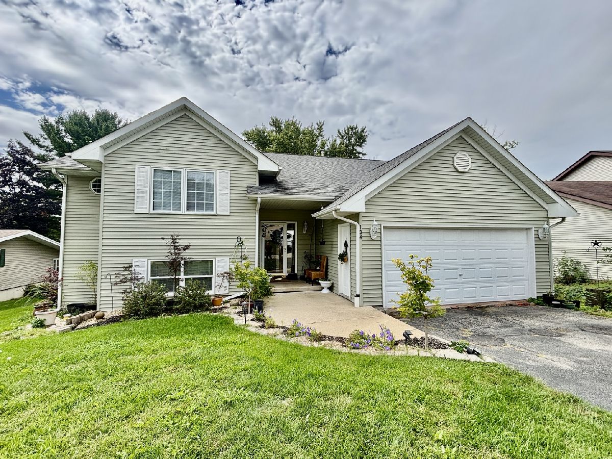 For Sale Poplar Grove Illinois, 134 Valhalla Drive