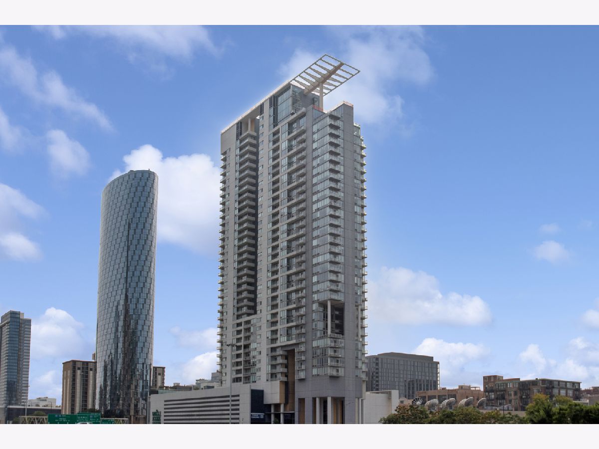 Condominiums For Sale Skybridge Chicago Illinois, 737 Washington Boulevard