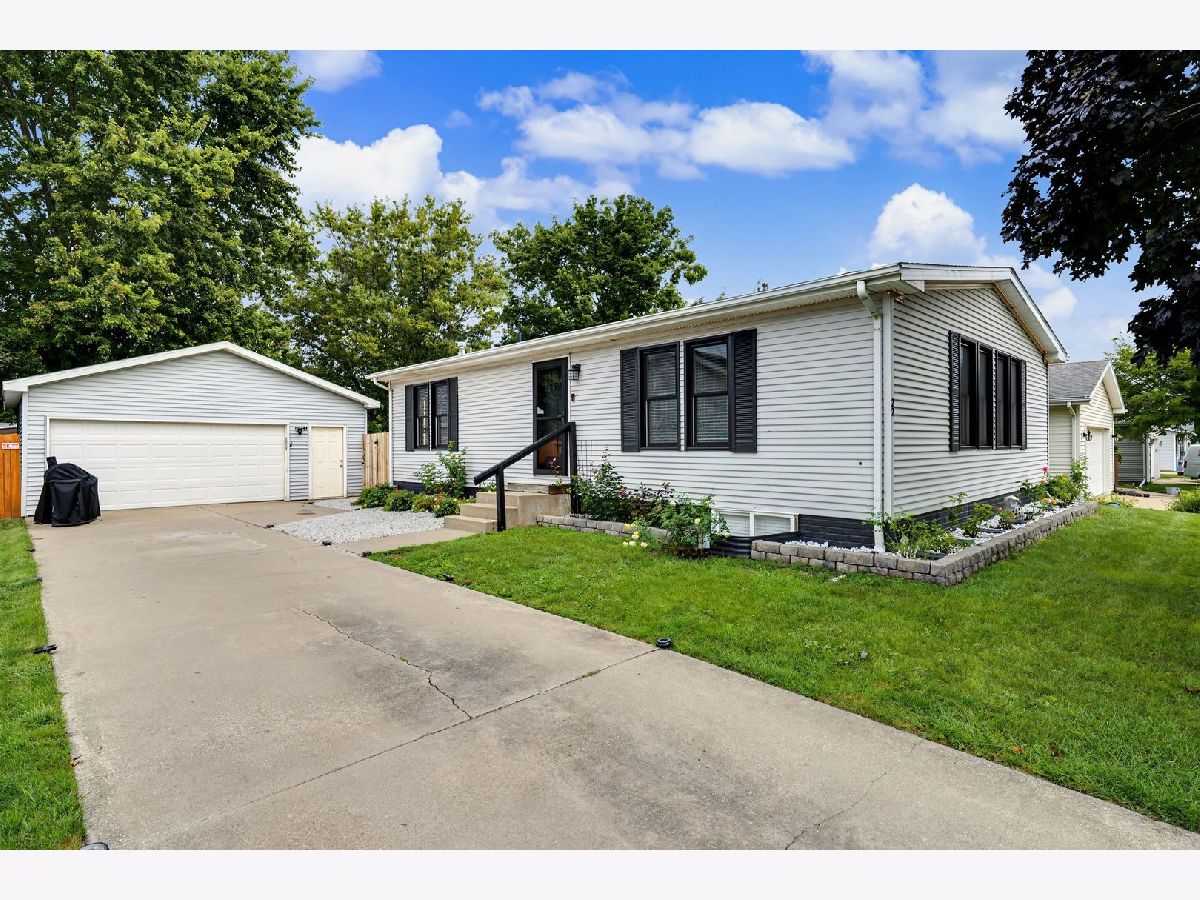  For Sale Bloomington Illinois, 22 Geneva Court
