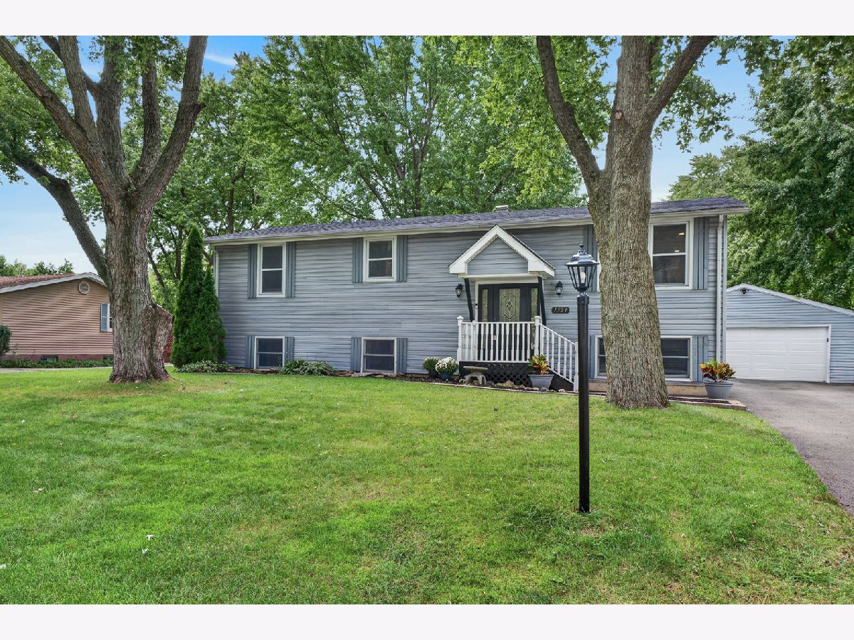  For Sale Batavia Illinois, 1521 Surrey Road