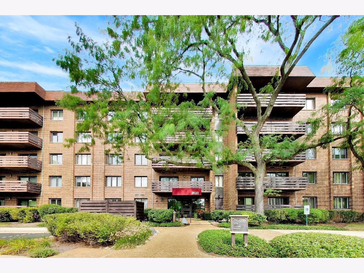 Townhomes & Condos & Homes For Sale Valley Lo Glenview Illinois, 2020 Chestnut Avenue