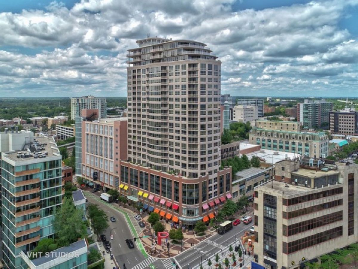  For Sale Evanston Illinois, 807 Davis Street