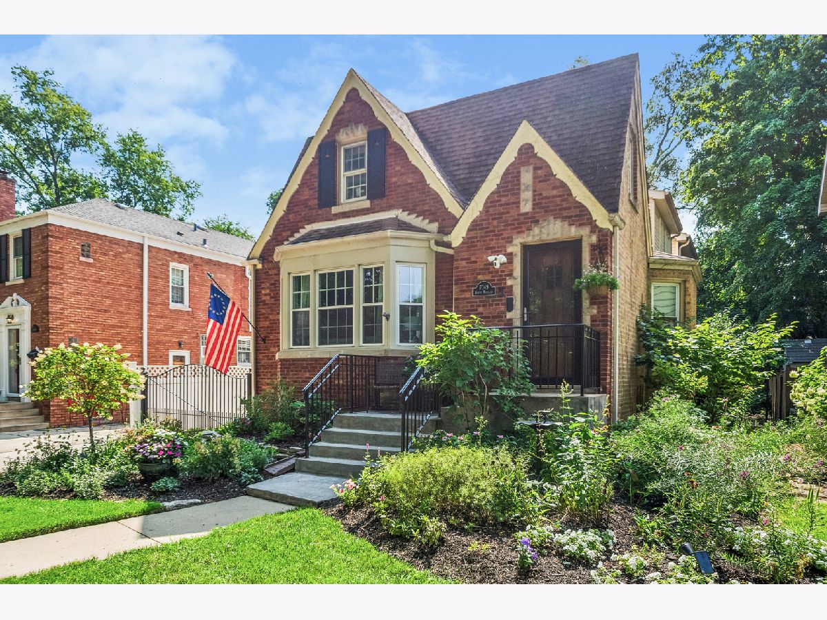 Homes & Condominiums For Sale Edgebrook Chicago Illinois, 7049 Moselle Avenue