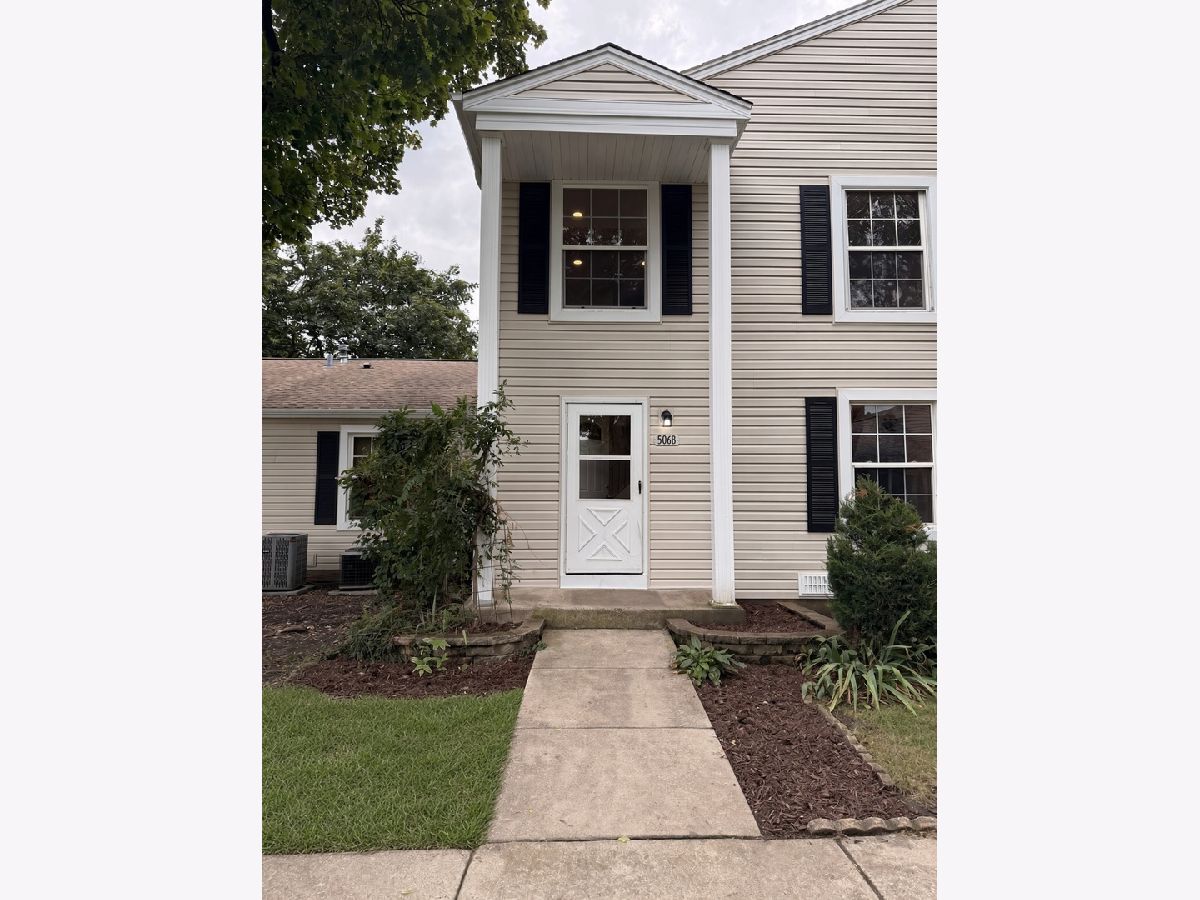 Townhomes & Condos For Sale Cambria Glendale Heights Illinois, 506 Darlene Lane