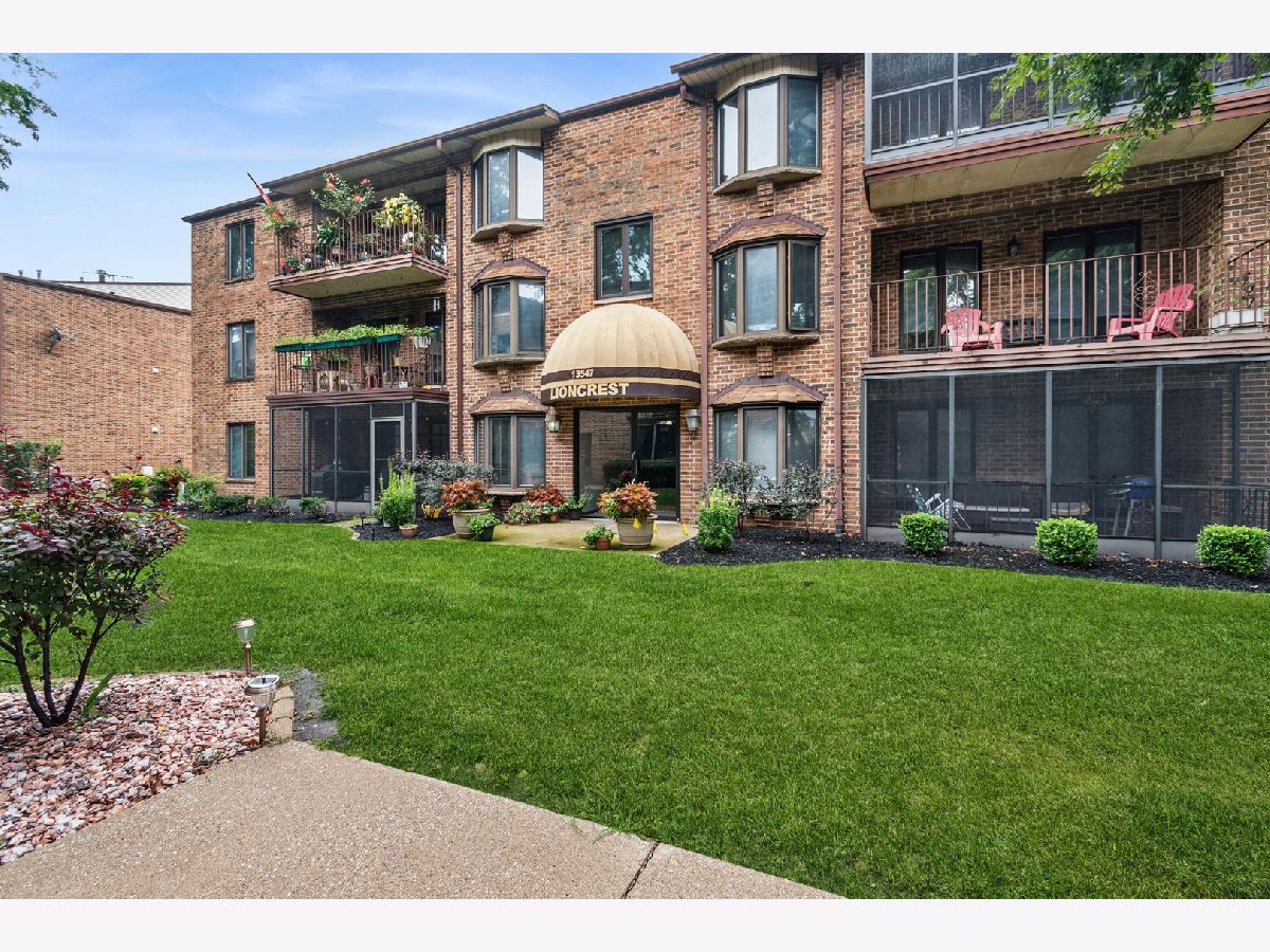  For Sale Crestwood Illinois, 13547 Lamon Avenue