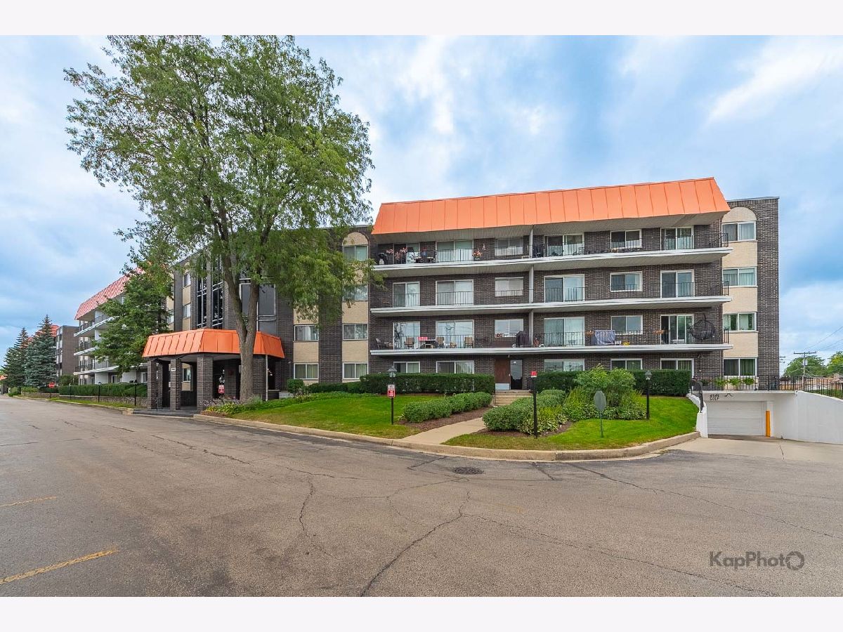Condominiums & Homes For Sale Barcelona Skokie Illinois, 4949 Golf Road