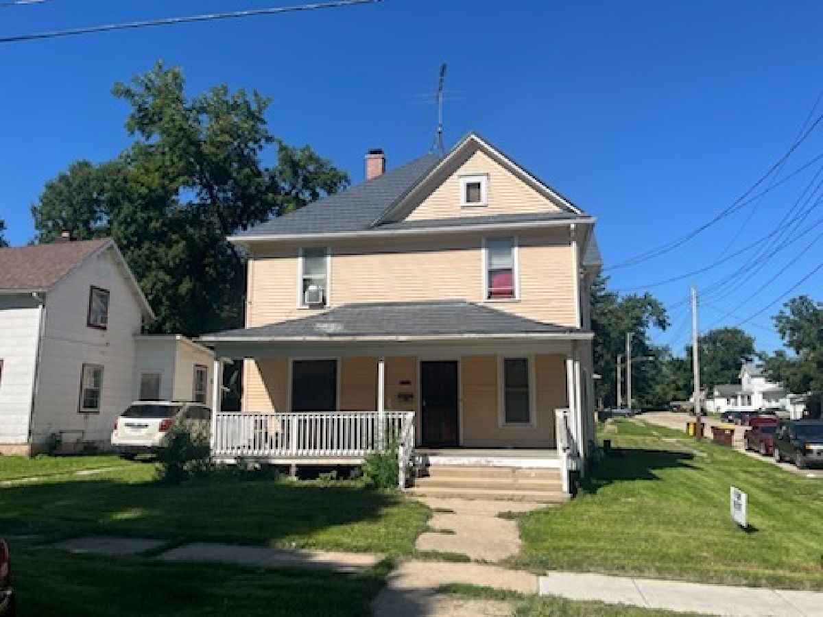  For Sale Freeport Illinois, 1002 Oak Avenue