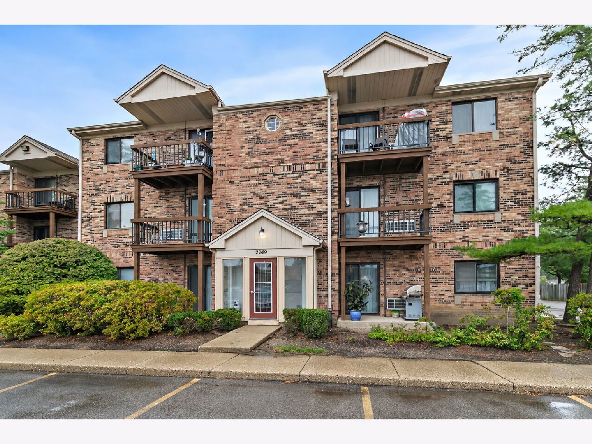  For Sale Arlington Heights Illinois, 2249 Nichols Road