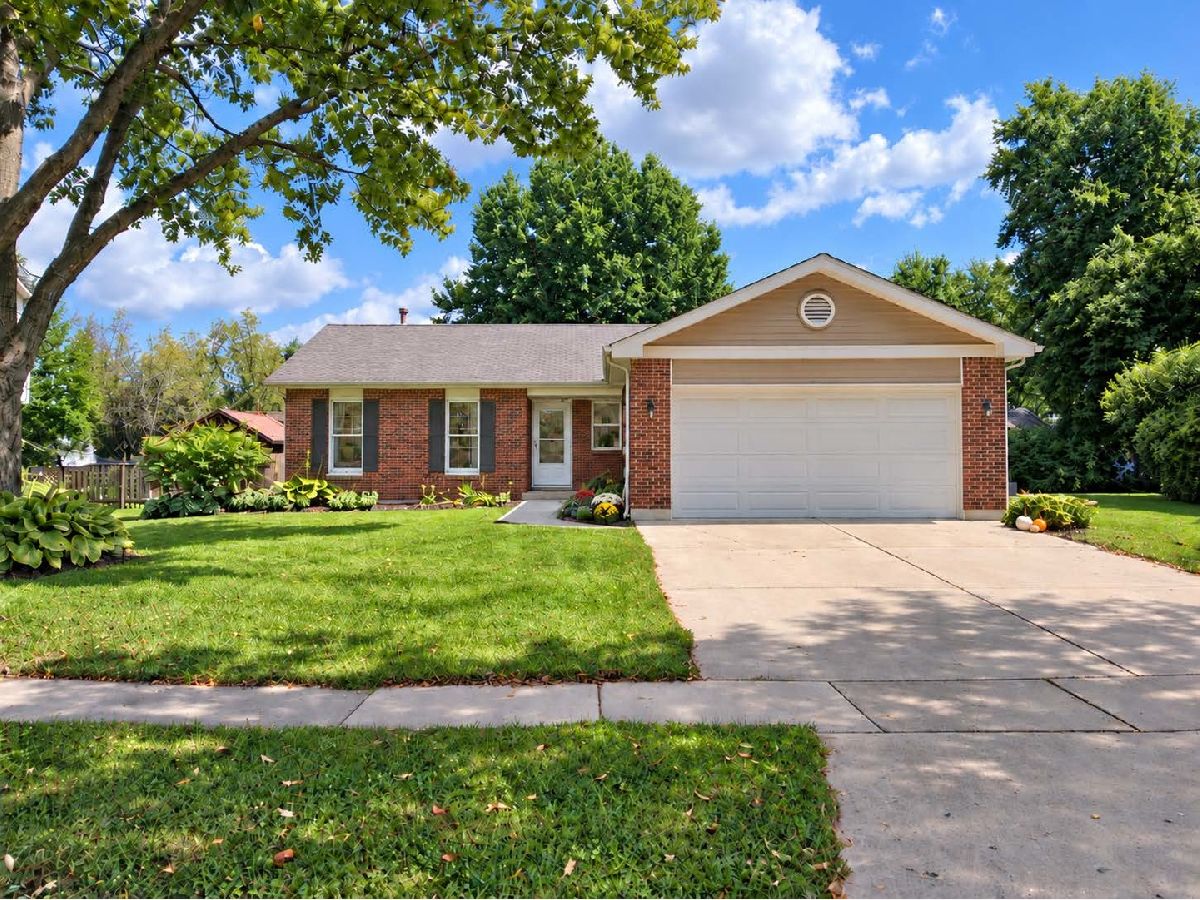  For Sale Algonquin Illinois, 1010 Fox Run Lane