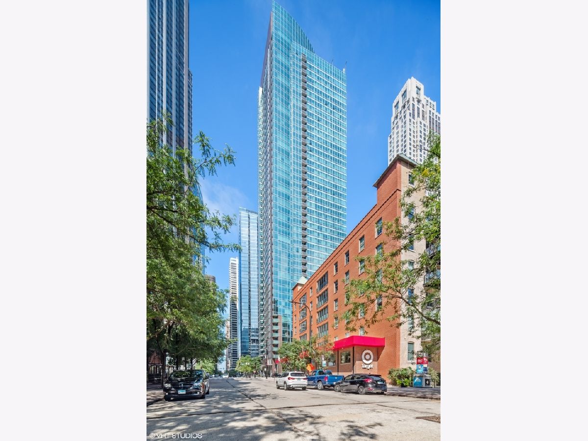 Condos & Townhomes For Sale Parkview Condominiums Chicago Illinois, 505 Mcclurg Court