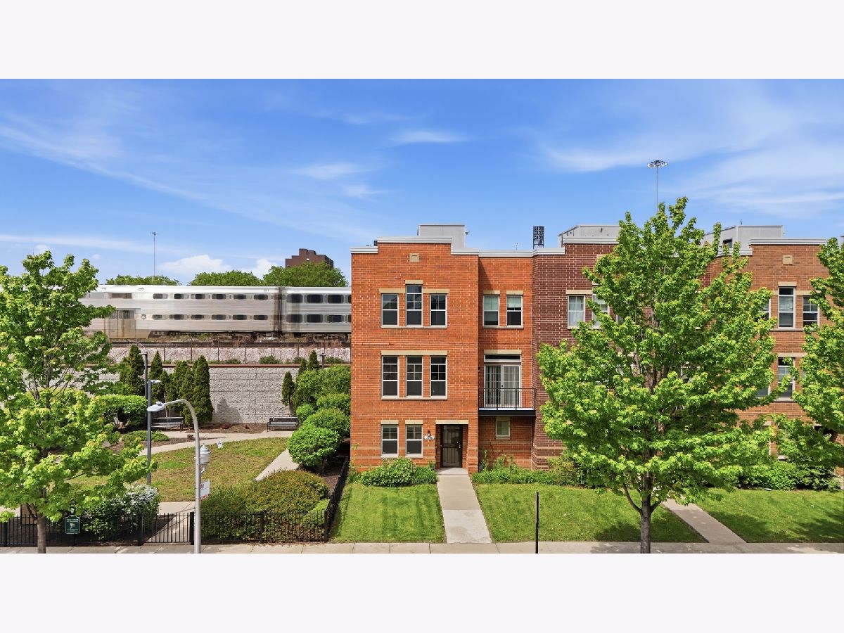  For Sale Chicago Illinois, 3560 Federal Street