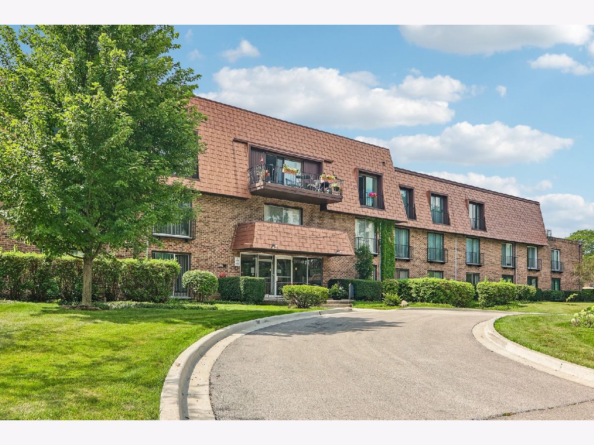 Condominiums For Sale Normandy Hill Northbrook Illinois, 3950 Dundee Road