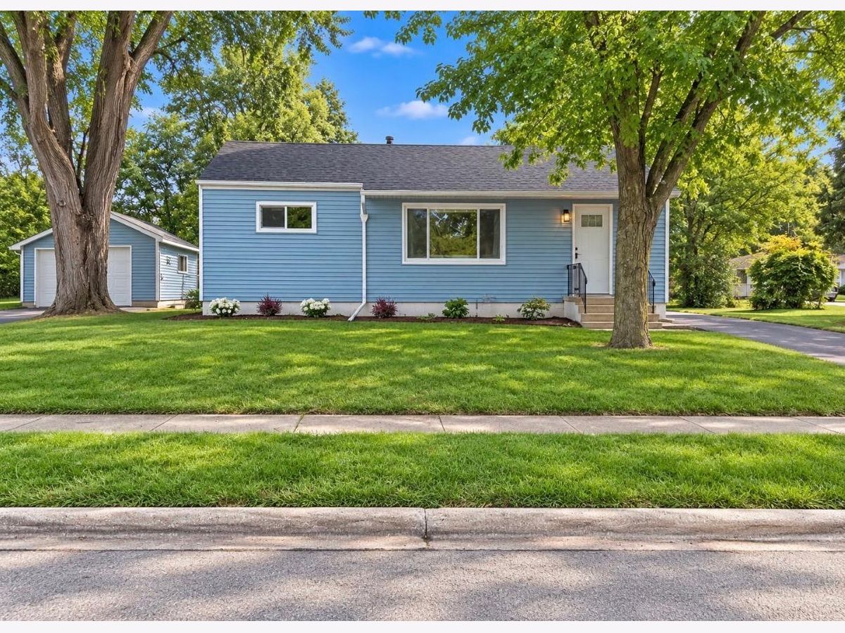  For Sale Waukegan Illinois, 2127 Indian Road