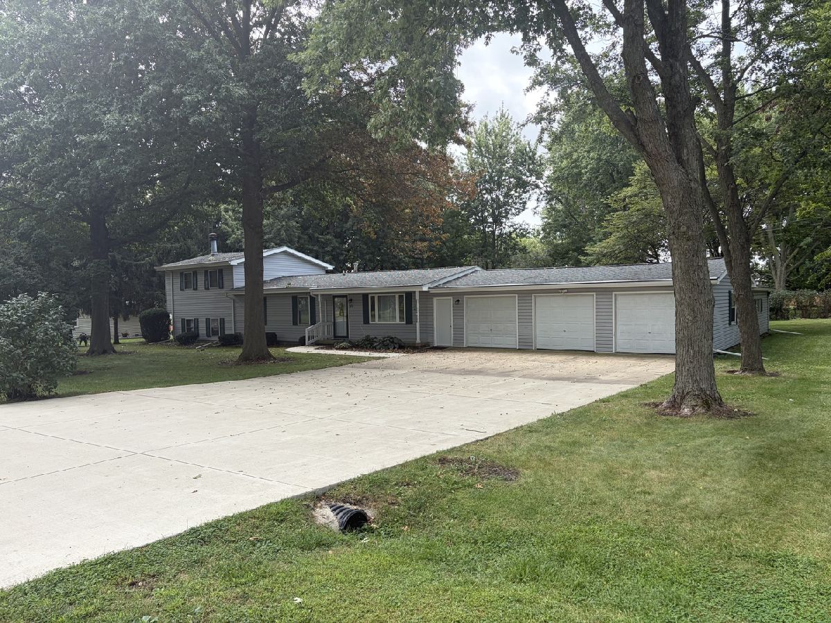  For Sale Bloomington Illinois, 10083 Elizabeth Road