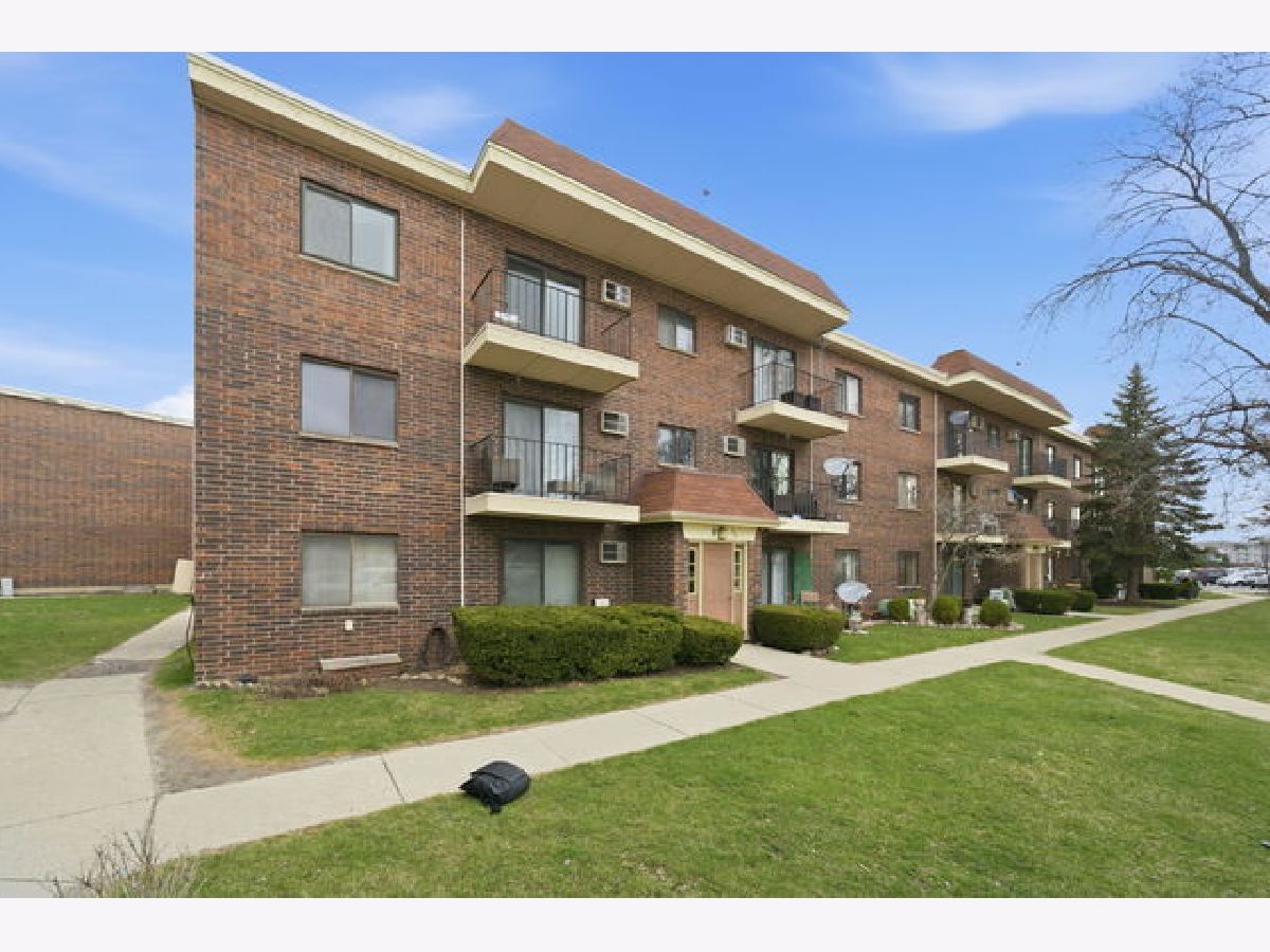 Condominiums For Sale Kings Point Condos Addison Illinois, 940 Rohlwing Road