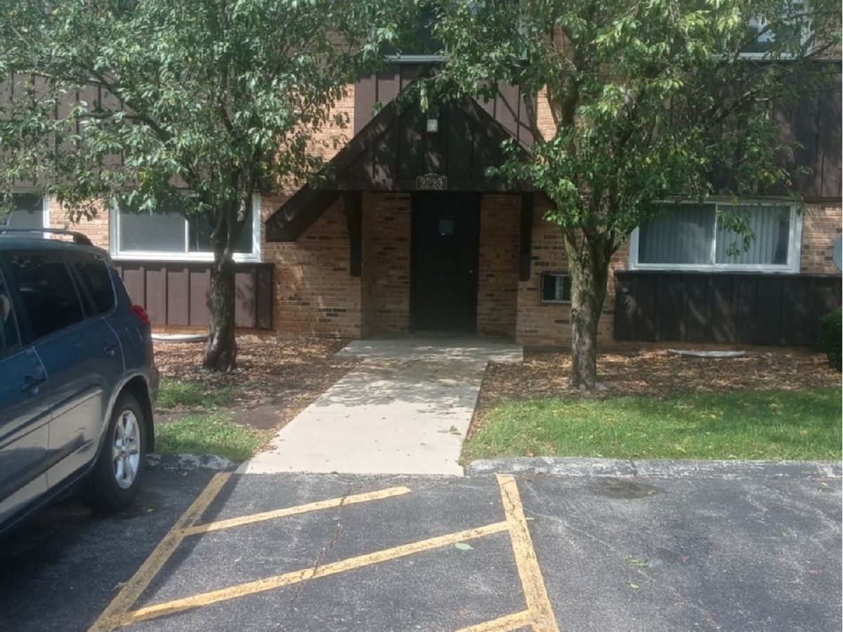  For Sale Downers Grove Illinois, 2220 Arbor Circle
