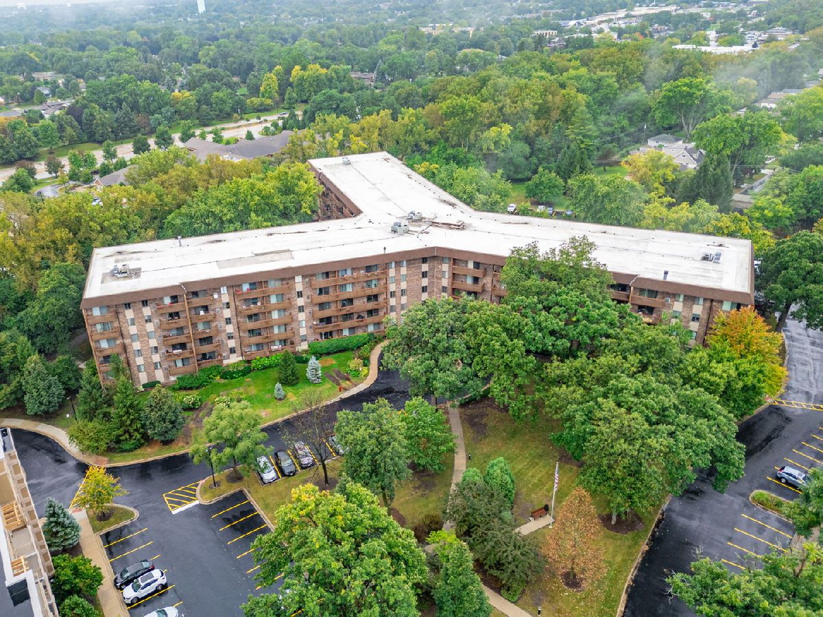 Condominiums For Sale Medinah On The Lake Bloomingdale Illinois, 120 Lakeview Drive