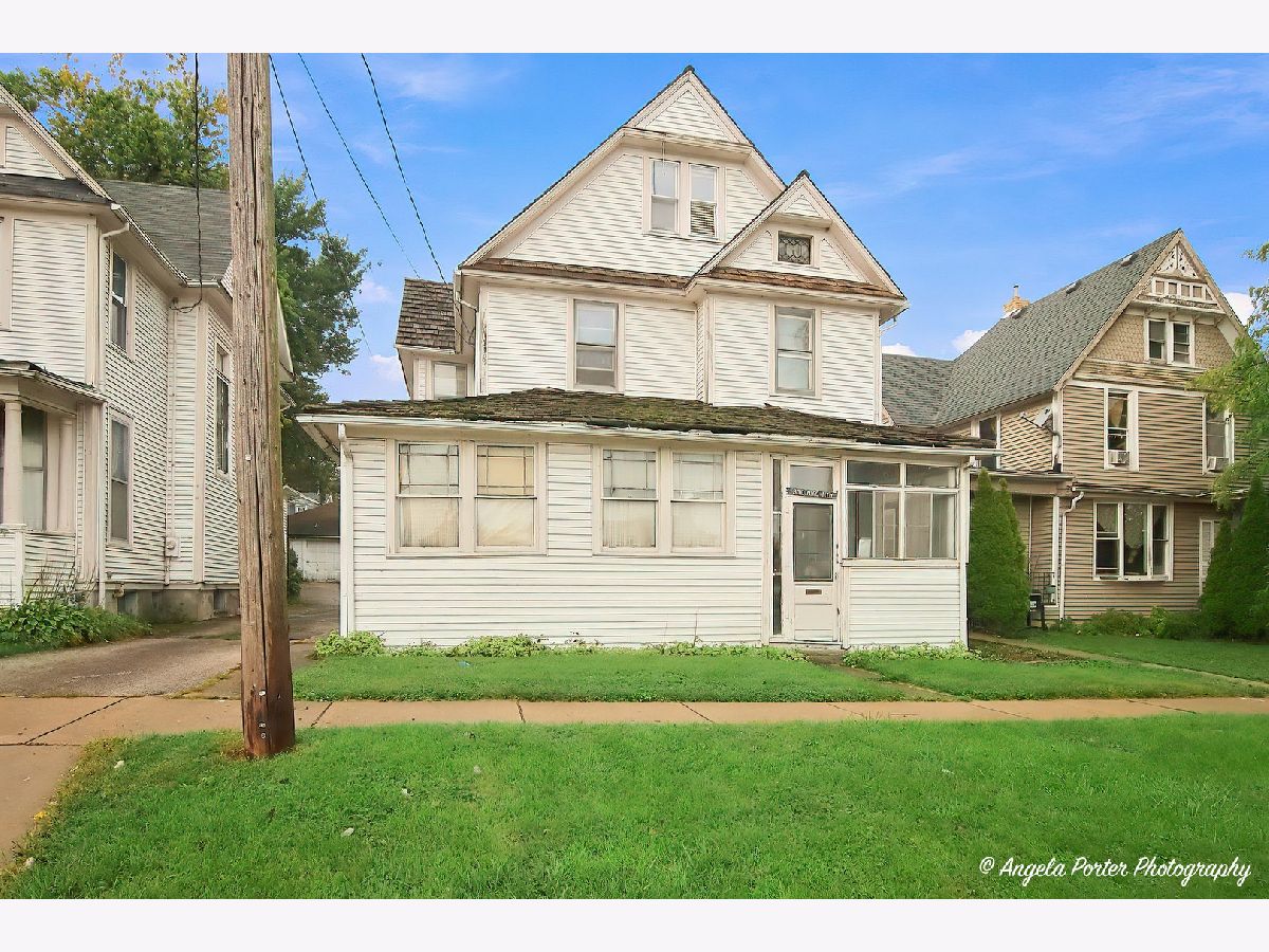  For Sale Waukegan Illinois, 330 County Street