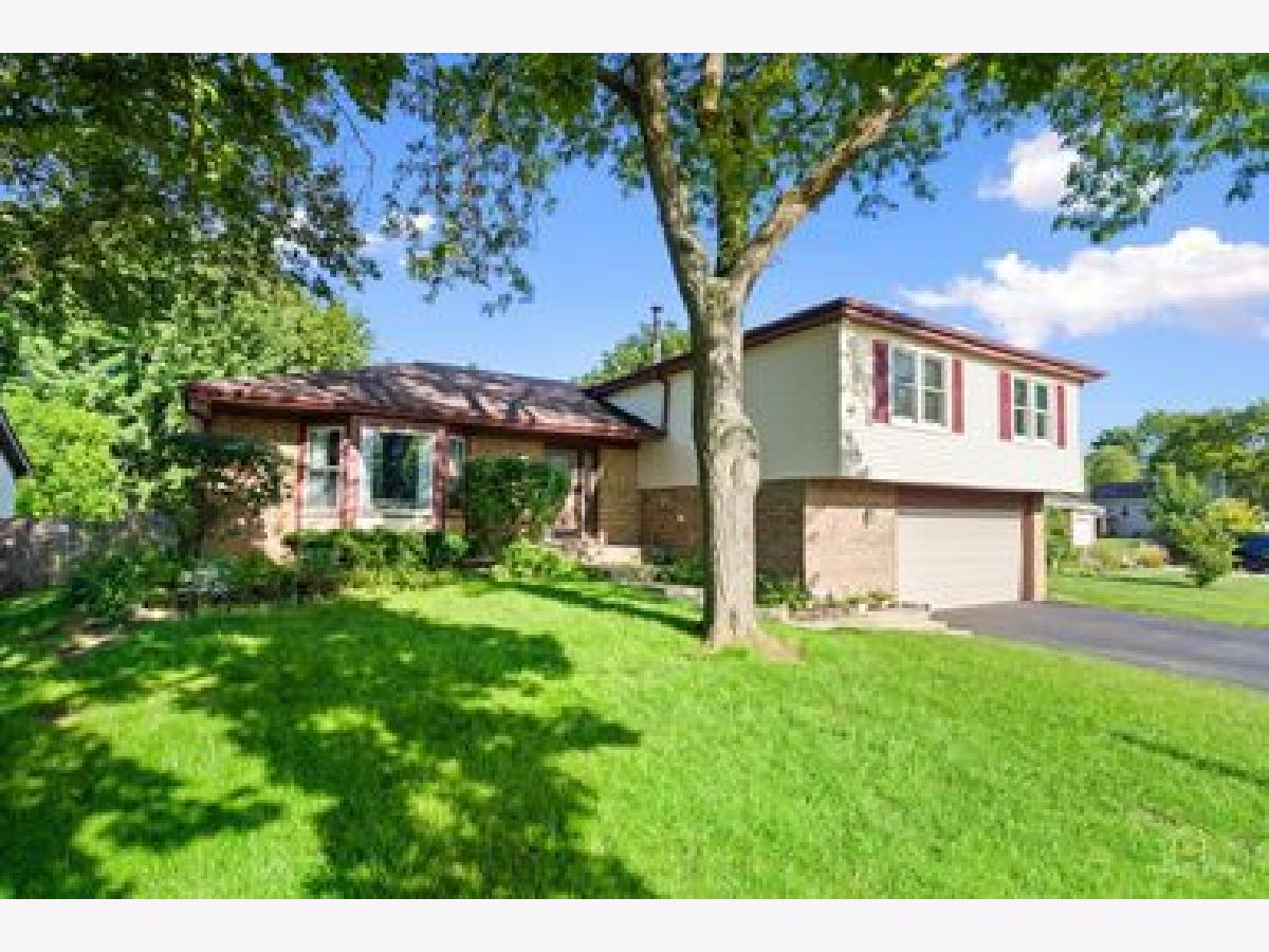 Homes For Sale Countryside West Lake Zurich Illinois, 1434 Coral Reef Way