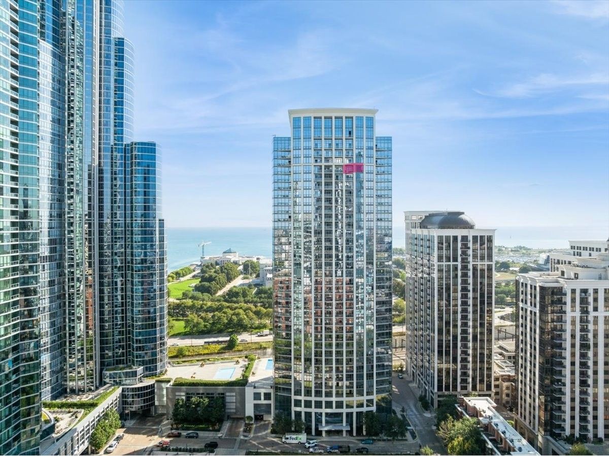 Condominiums For Rent The Tower Residences At Prairie District Homes Chicago Illinois, 1235 Prairie