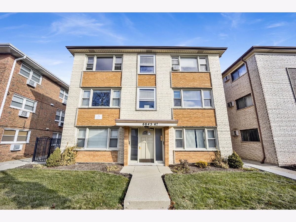  For Sale Chicago Illinois, 6845 Northwest Highway