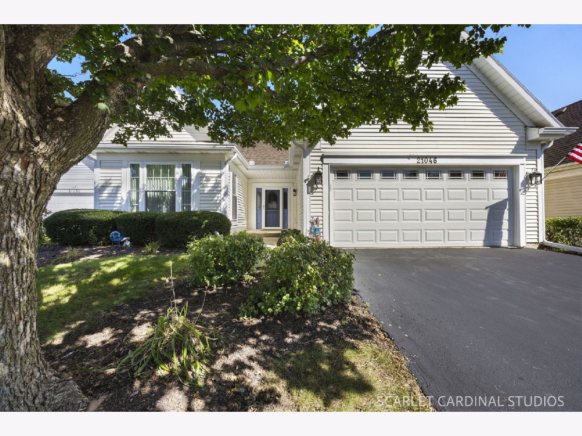 Townhomes & Condos & Homes For Sale Carillon Plainfield Illinois, 21046 Walnut Lane