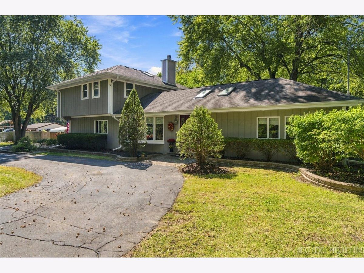 Homes For Sale Waynewood West Chicago Illinois, 2N720 Woodcrest Drive