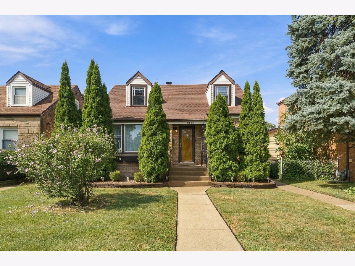 For Sale Evergreen Park Illinois, 8818 Sacramento Avenue