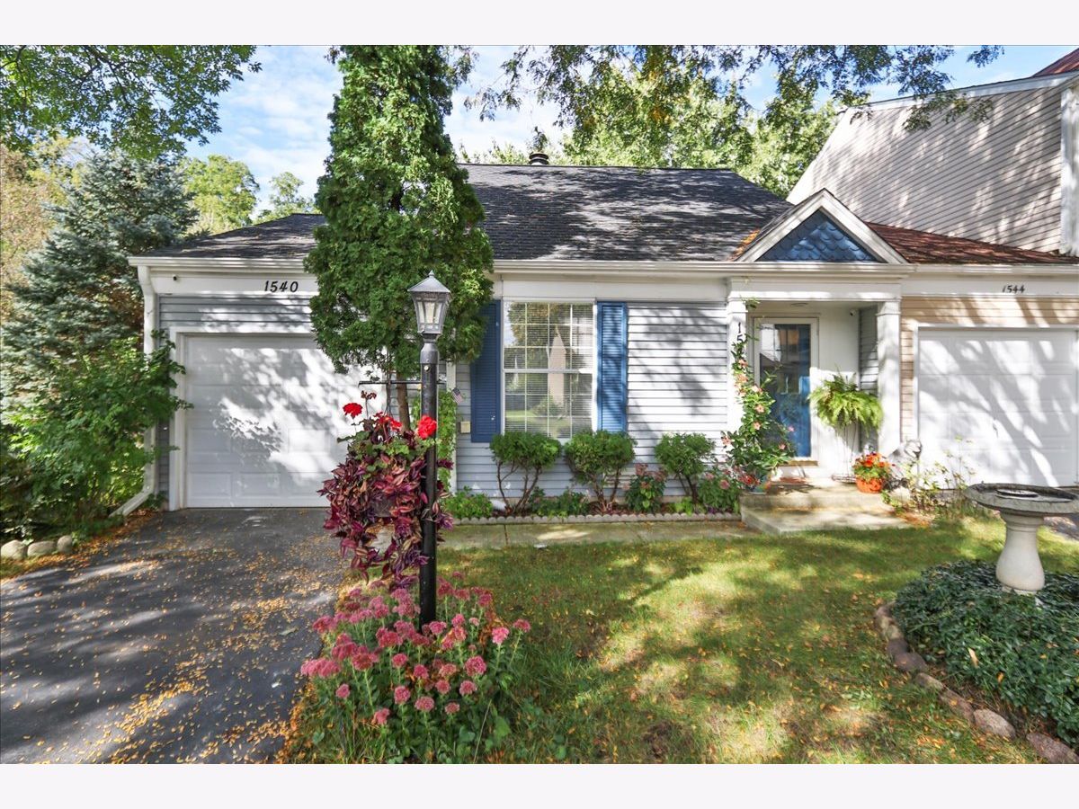 Townhomes For Sale Cherrybrook Village Palatine Illinois, 1540 Broadmoor Court