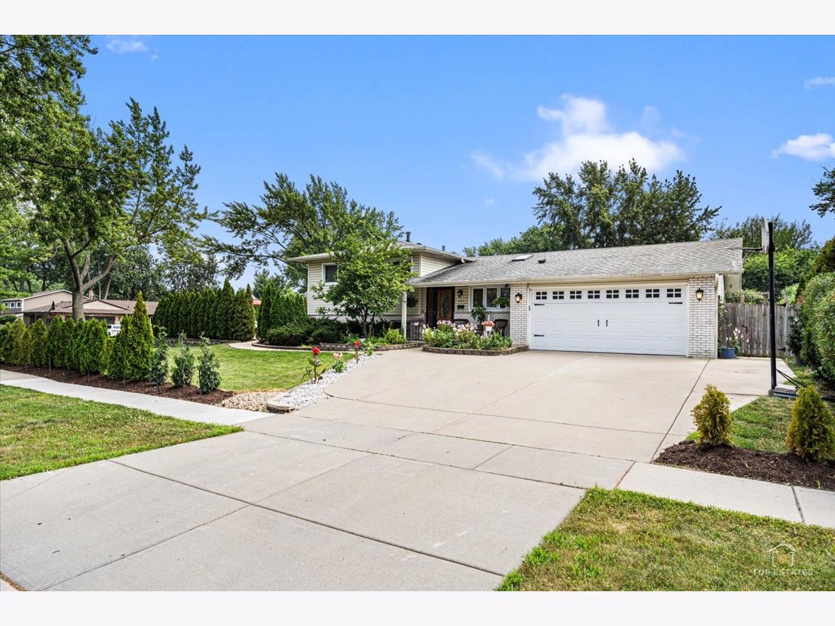  For Sale Schaumburg Illinois, 321 Hickory Lane