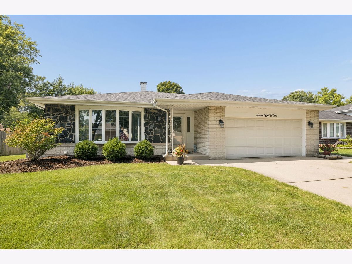  For Sale Darien Illinois, 7802 Sawyer Road