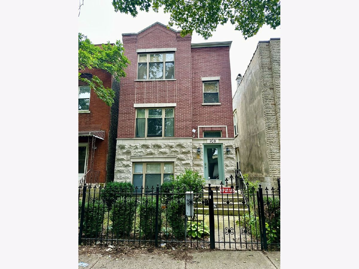  For Sale Chicago Illinois, 920 Claremont Avenue
